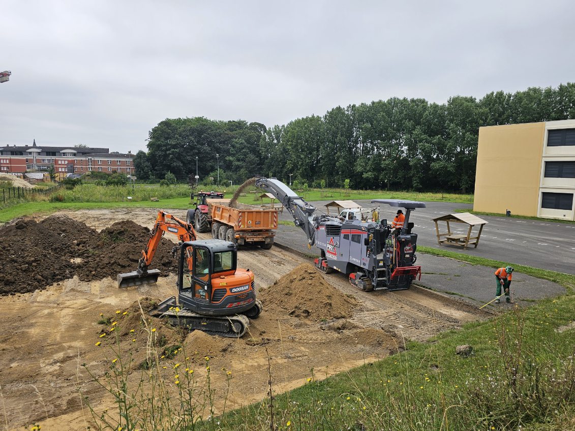 Retirer bitume cours école